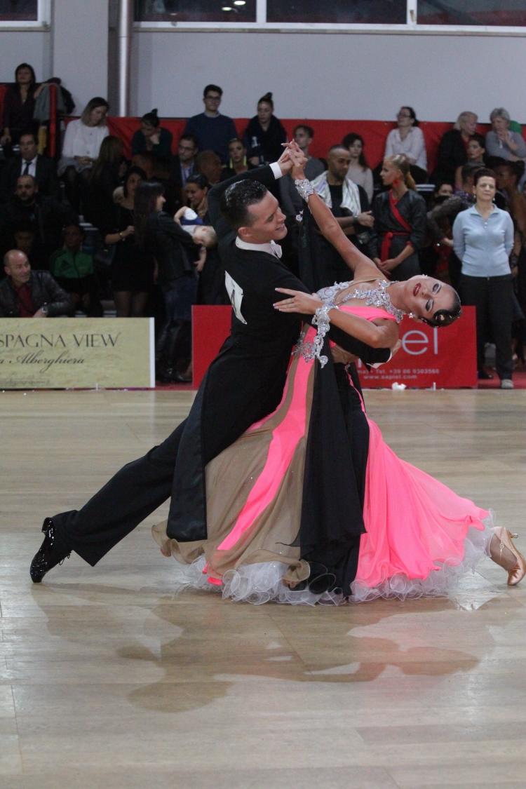 Oreste Alitto e Valeria Belozerova - Ballerini - Istruttori di Danze Standard, Danze Latino Americane, Liscio Unificato, Ballo Da Sala - Componenti della Nazionale Italiana di Danza Sportiva Club Azzurro - Trainers MIDAS