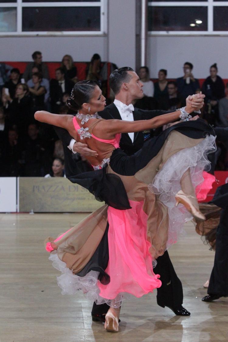 Oreste Alitto e Valeria Belozerova - Ballerini - Istruttori di Danze Standard, Danze Latino Americane, Liscio Unificato, Ballo Da Sala - Componenti della Nazionale Italiana di Danza Sportiva Club Azzurro - Trainers MIDAS