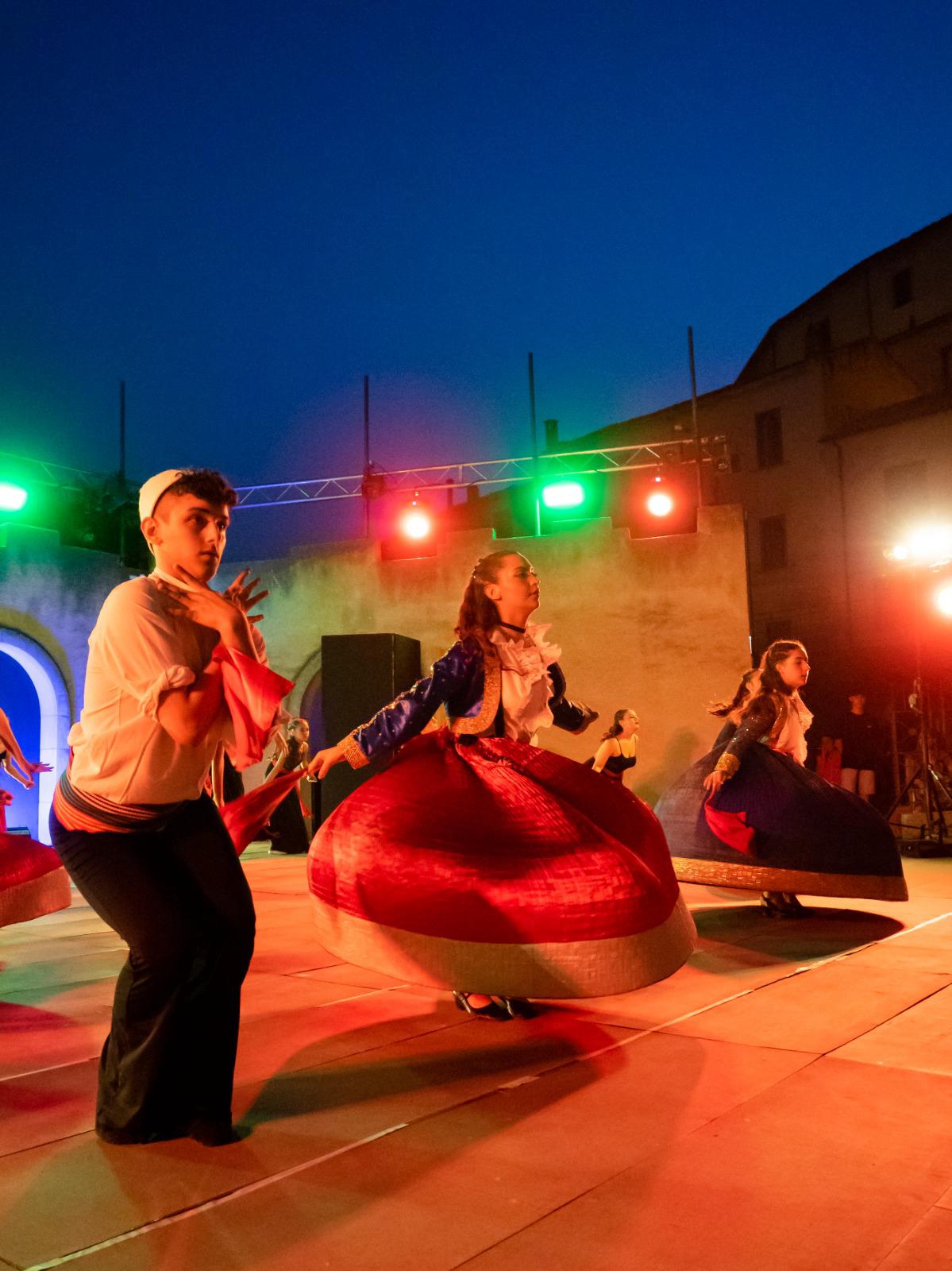 Centro Danza Paganini - Altomonte (CS) - Acquaformosa (CS) - Firmo (CS) - Lungro (CS) - San Sosti (CS) - Brunilda Lato