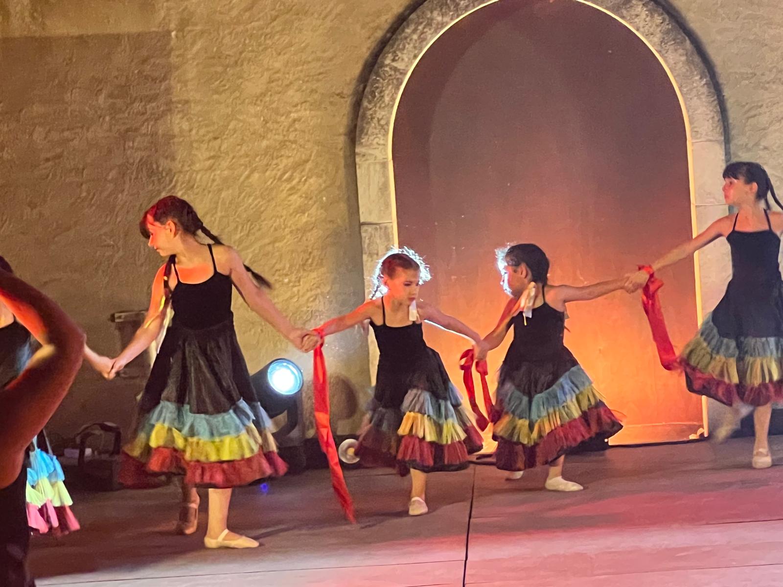 Centro Danza Paganini - Altomonte (CS) - Acquaformosa (CS) - Firmo (CS) - Lungro (CS) - San Sosti (CS) - Brunilda Lato