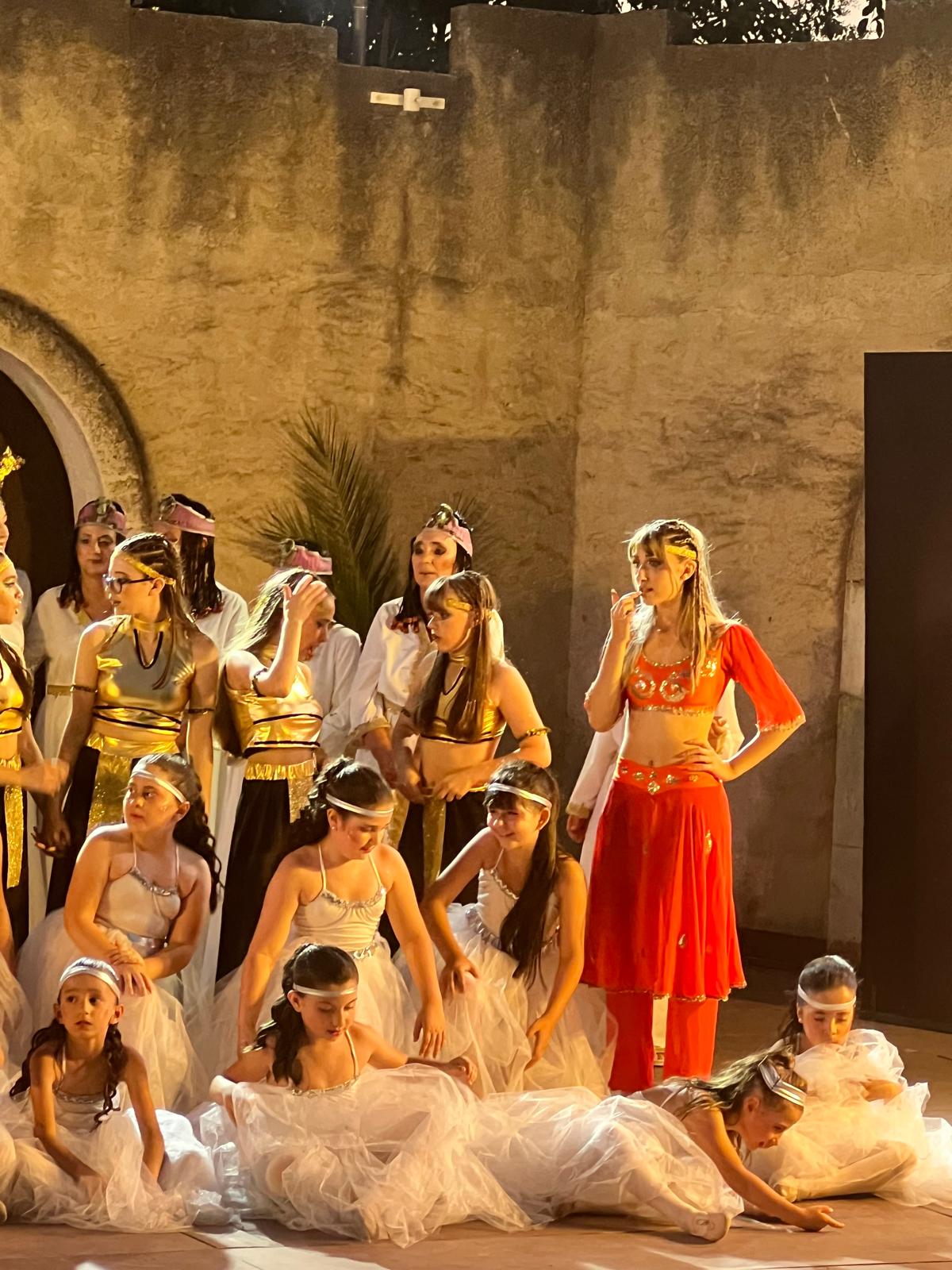 Centro Danza Paganini - Altomonte (CS) - Acquaformosa (CS) - Firmo (CS) - Lungro (CS) - San Sosti (CS) - Brunilda Lato