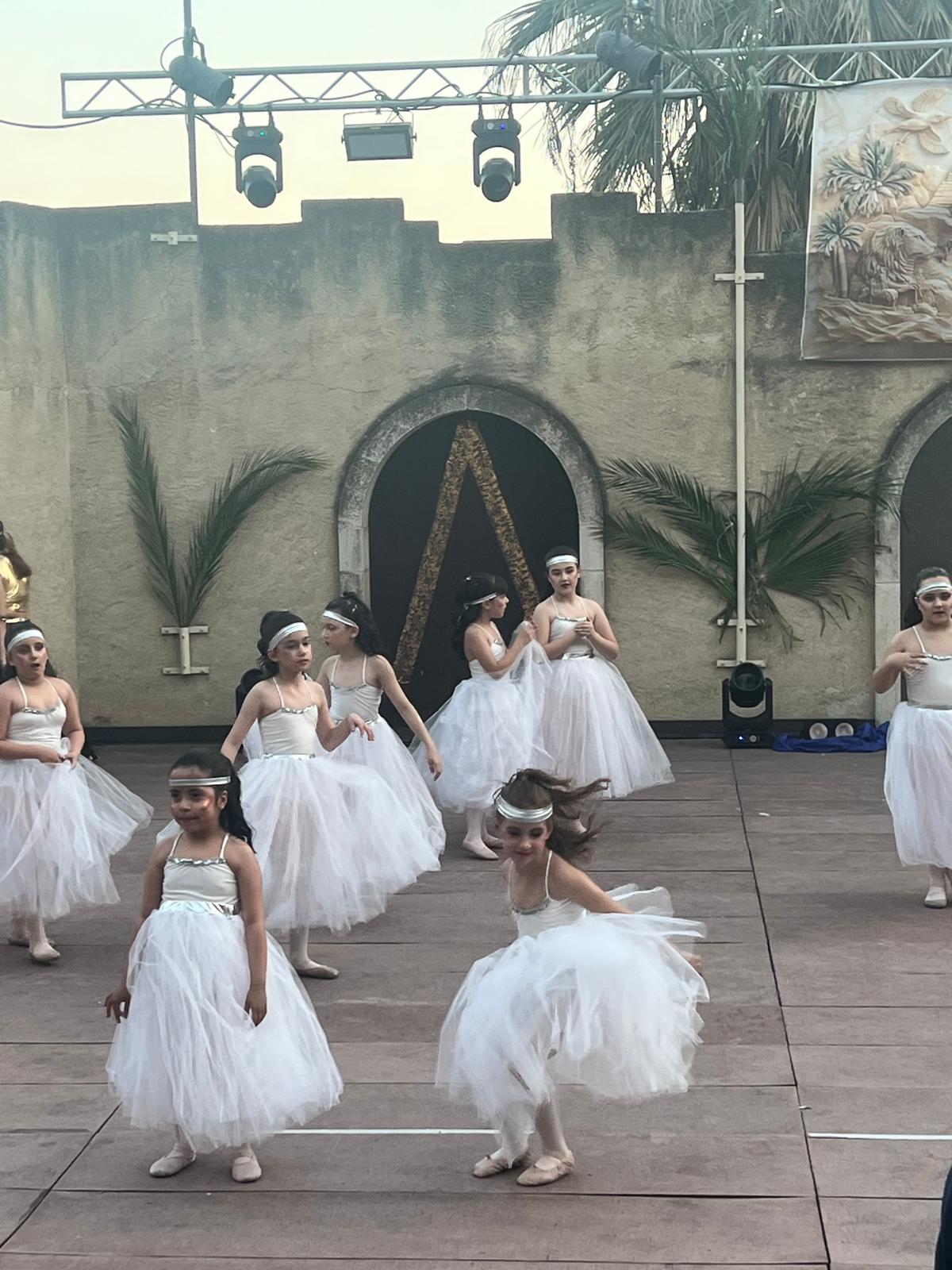 Centro Danza Paganini - Altomonte (CS) - Acquaformosa (CS) - Firmo (CS) - Lungro (CS) - San Sosti (CS) - Brunilda Lato